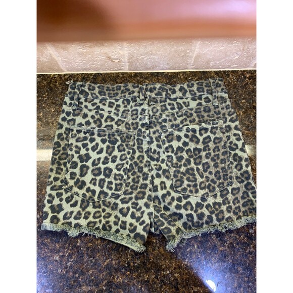 Good American High Waist Raw Hem Sage Leopard Shorts - 6 - Like New - Picture 5 of 7